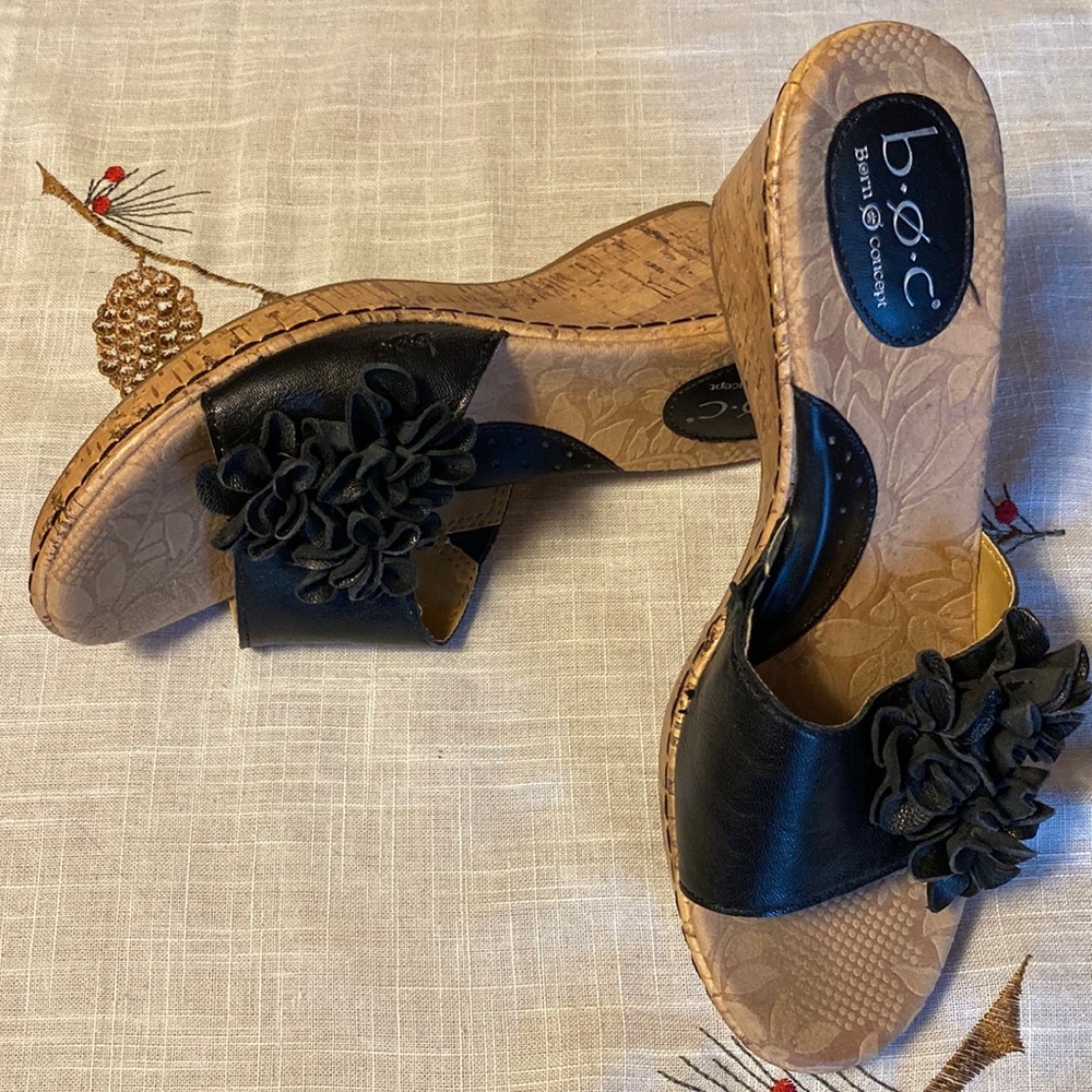 b.o.c. Black leather slide wedge sandals